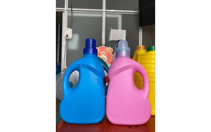 Can 2 lít đựng nước giặt xả,  rửa chén 