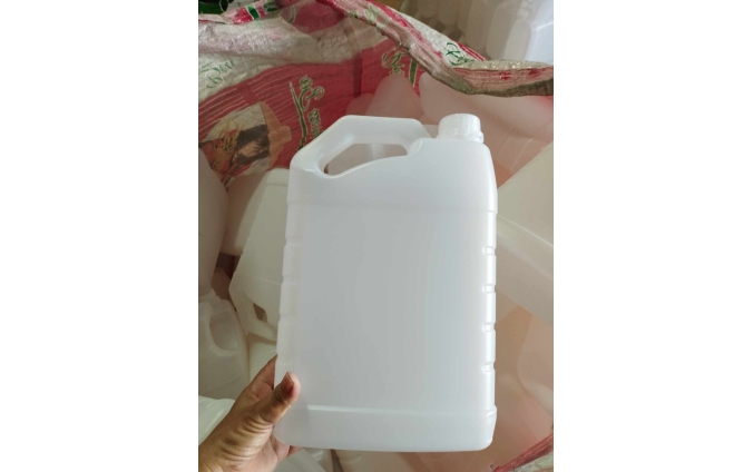 Can nhựa 4 lít đựng nước giặt xả, lau sàn, rửa chén giá rẻ