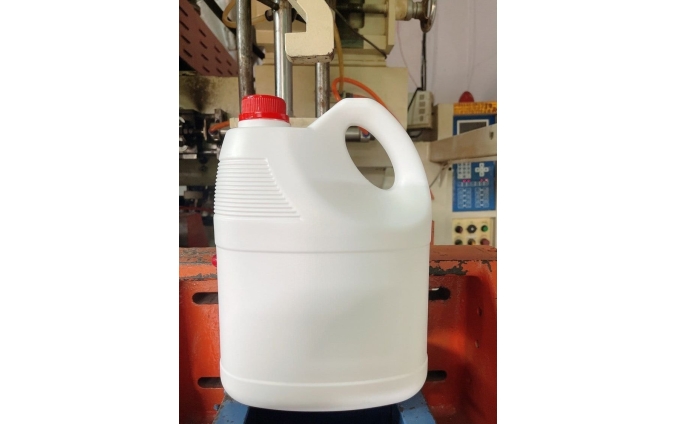 Can nhựa 4 lít đựng nước giặt xả, lau sàn, rửa chén giá rẻ