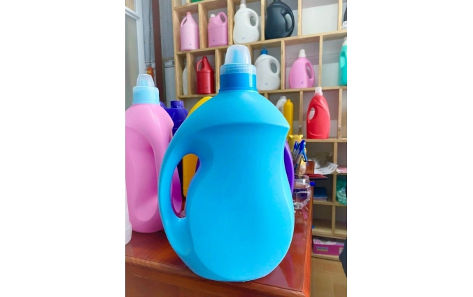 Can nhựa 4 lít đựng nước giặt xả, lau sàn, rửa chén giá rẻ