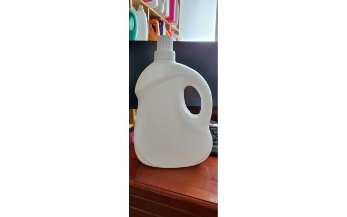 Can nhựa 4 lít đựng nước giặt xả, lau sàn, rửa chén giá rẻ