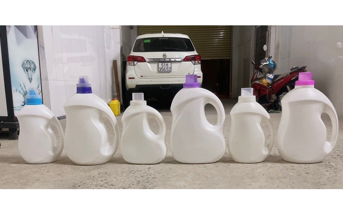 Can nhựa 4 lít đựng nước giặt xả, lau sàn, rửa chén giá rẻ