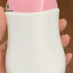 Chai dung dịch vệ sinh Hana 180ml sẵn nắp màu xanh, hồng