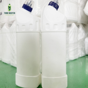Chai nhựa tẩy bồn cầu 900ml