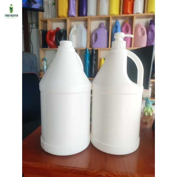 CAN 4 LÍT , VÒI NHẤN  ĐỰNG DẦU GỘI XẢ CAO CẤP
