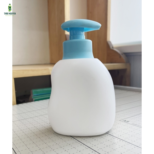 Chai sữa tắm em bé 300ml