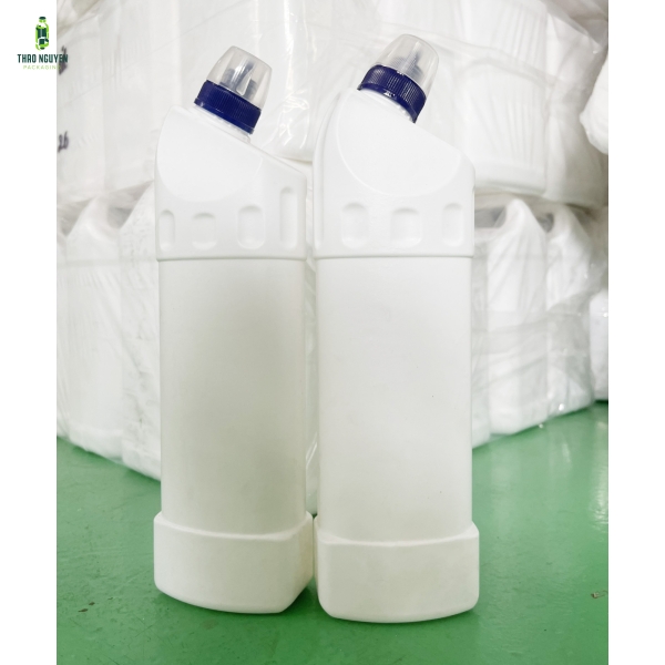 Chai nhựa tẩy bồn cầu 900ml